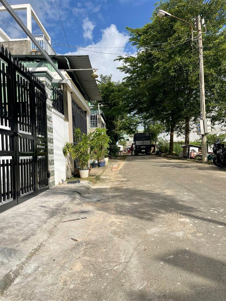 Chính chủ cần bán 4 căn nhà, cạnh chợ bến lớn. giá 1750