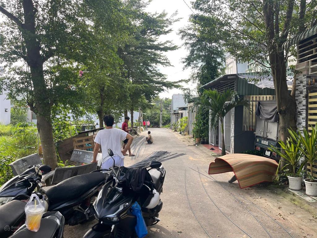 Chính chủ cần bán 4 căn nhà, cạnh chợ bến lớn. giá 1750