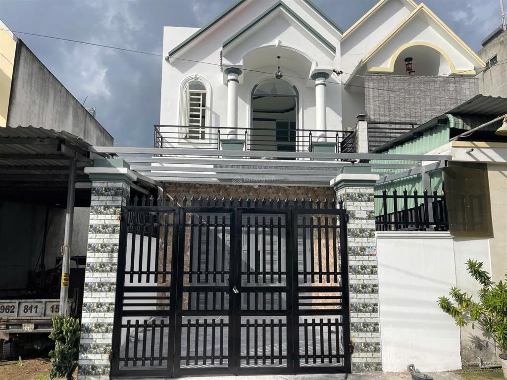 Chính chủ cần bán 4 căn nhà, cạnh chợ bến lớn. giá 1750