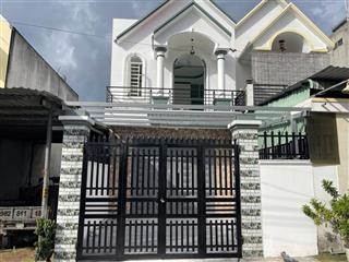 Chính chủ cần bán 4 căn nhà, cạnh chợ bến lớn. giá 1750