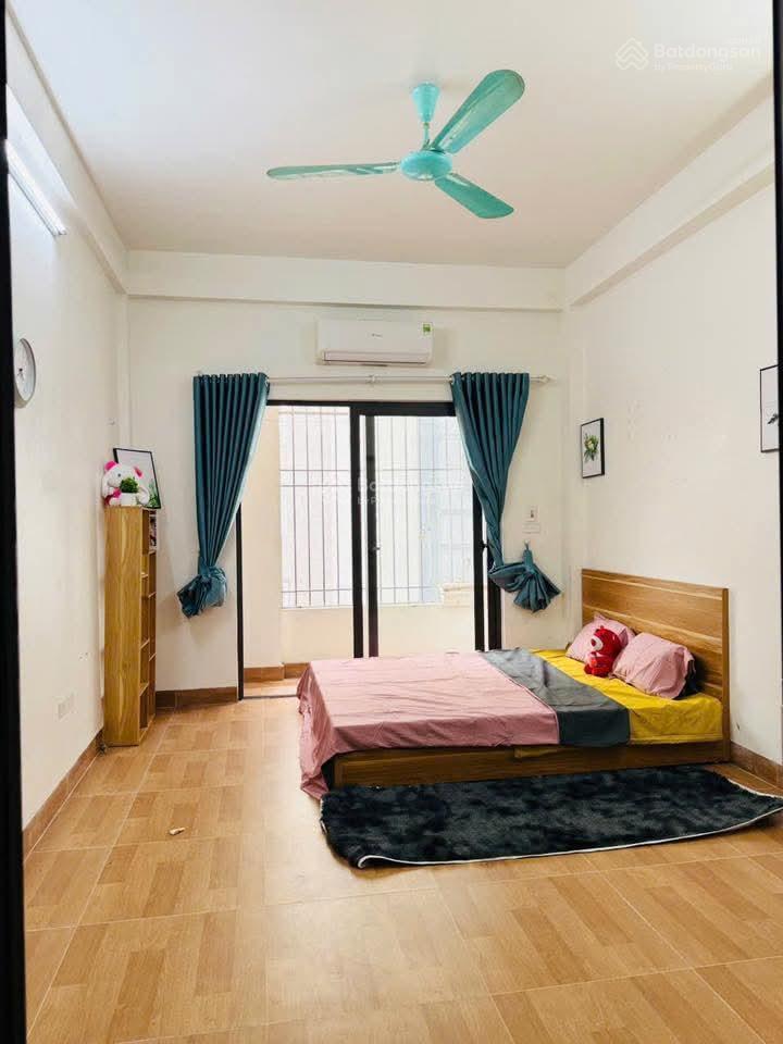 Cho thuê căn hộ tập thể 2 phòng ngủ ở ngõ 445 nguyễn trãi  thanh xuân