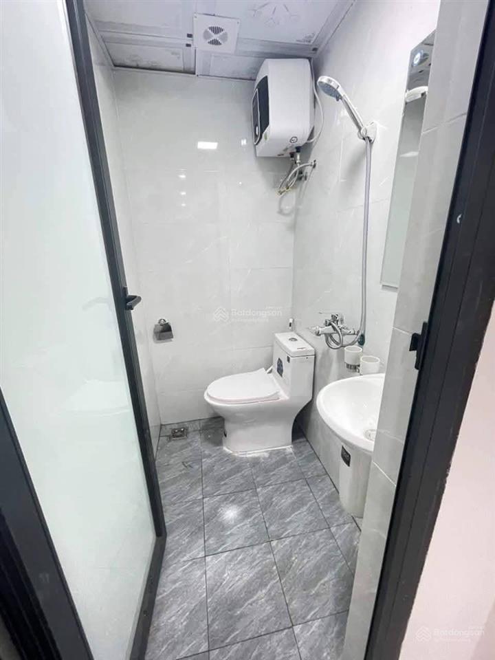 Cho thuê căn hộ tập thể 2 phòng ngủ ở ngõ 445 nguyễn trãi  thanh xuân