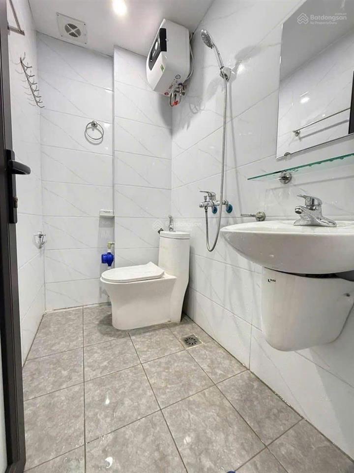 Cho thuê nr 20m2 x 4 tầng ở ngõ văn hương  tôn đức thắng, giá 7 triệu vnd