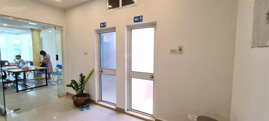 Cc cho thuê gấp văn phòng 75m2 mặt phố chùa láng giá tốt