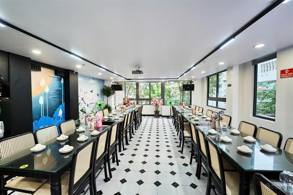 Bán khách sạn an dũng, cách bãi tắm b 100m, 24 phòng tiện nghi + nhà hàng đầy đủ âm thanh