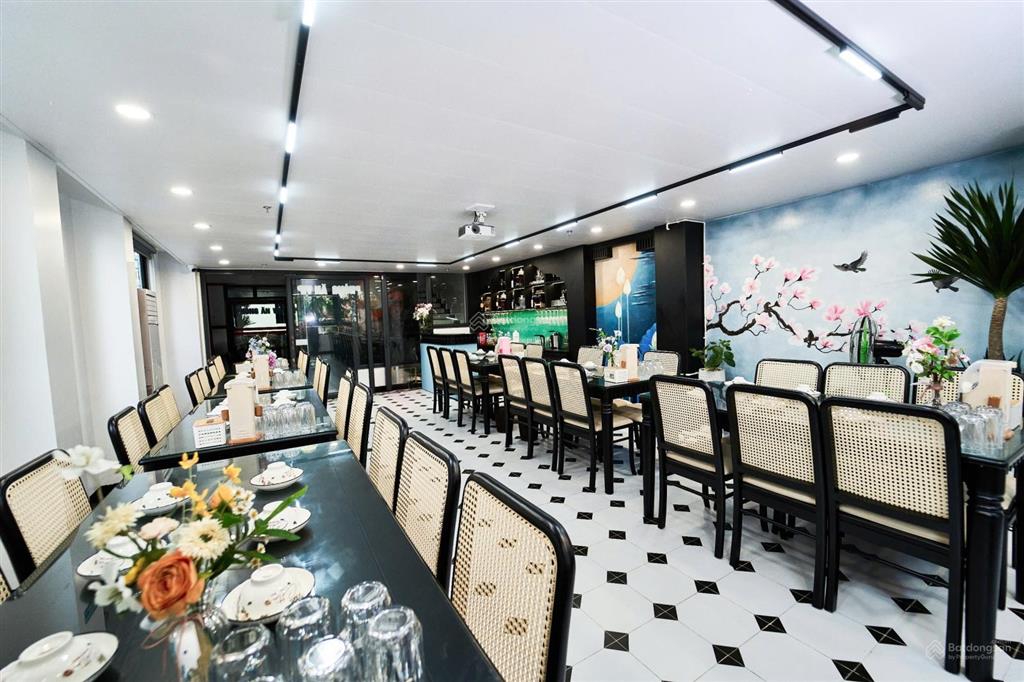 Bán khách sạn an dũng, cách bãi tắm b 100m, 24 phòng tiện nghi + nhà hàng đầy đủ âm thanh