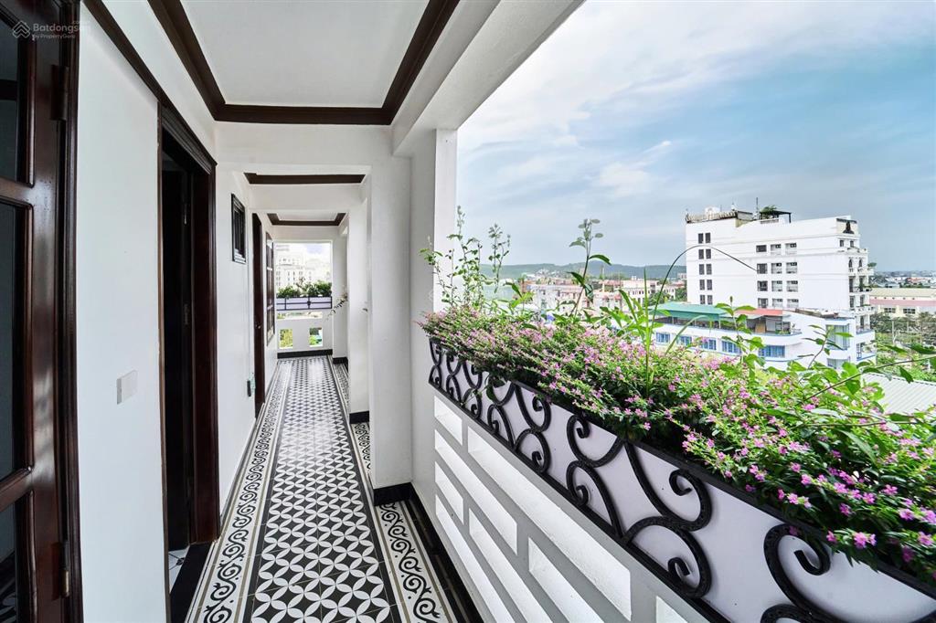 Bán khách sạn an dũng, cách bãi tắm b 100m, 24 phòng tiện nghi + nhà hàng đầy đủ âm thanh