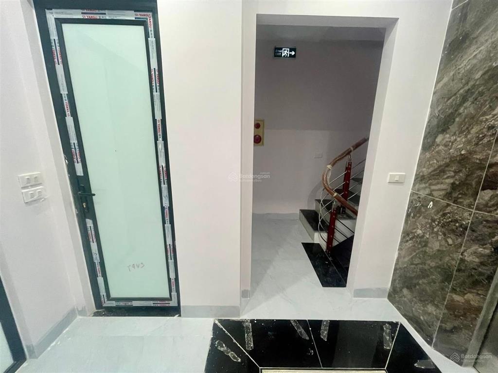 Bán căn hộ dịch vụ, mặt phố phạm thận duật, cầu giấy ( dt 50m 8 tầng mt 4m )