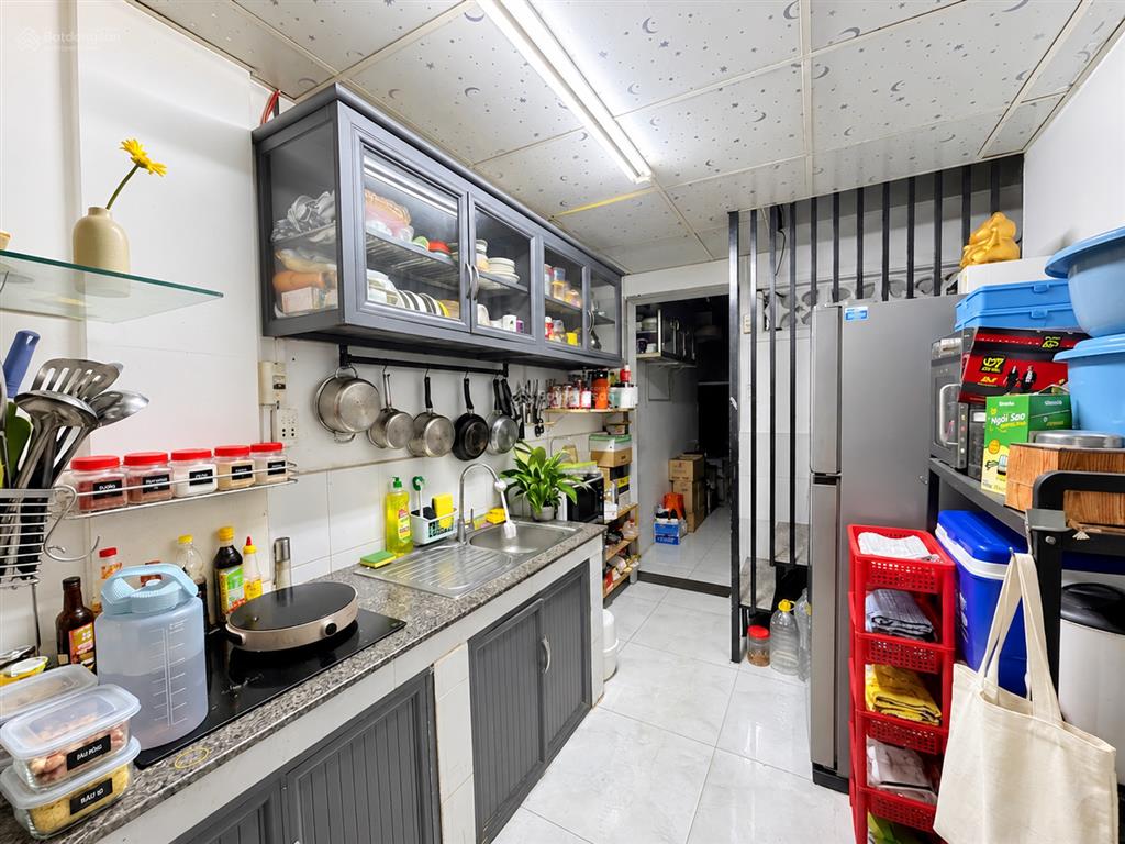 Sốc giảm 2 tỷ! bán nhanh nhà 2 tầng 70m2  3 mặt tiền yên đỗ ngay chợ bà chiểu sát vách q. 1