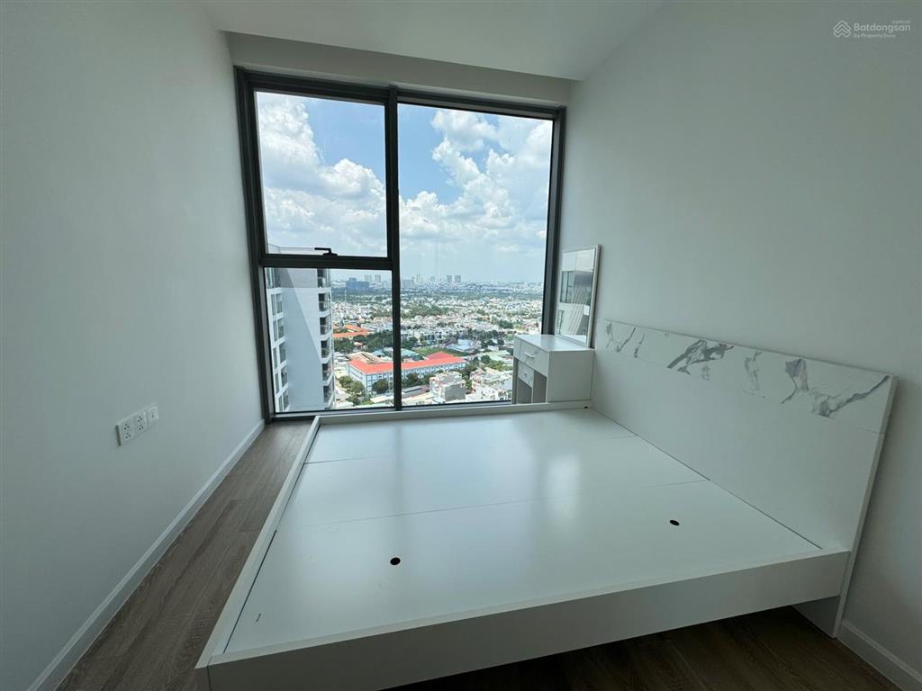 Bán căn hộ urban green thủ đức 2 phòng ngủ view đông, full nội thất, nhà mới 100%