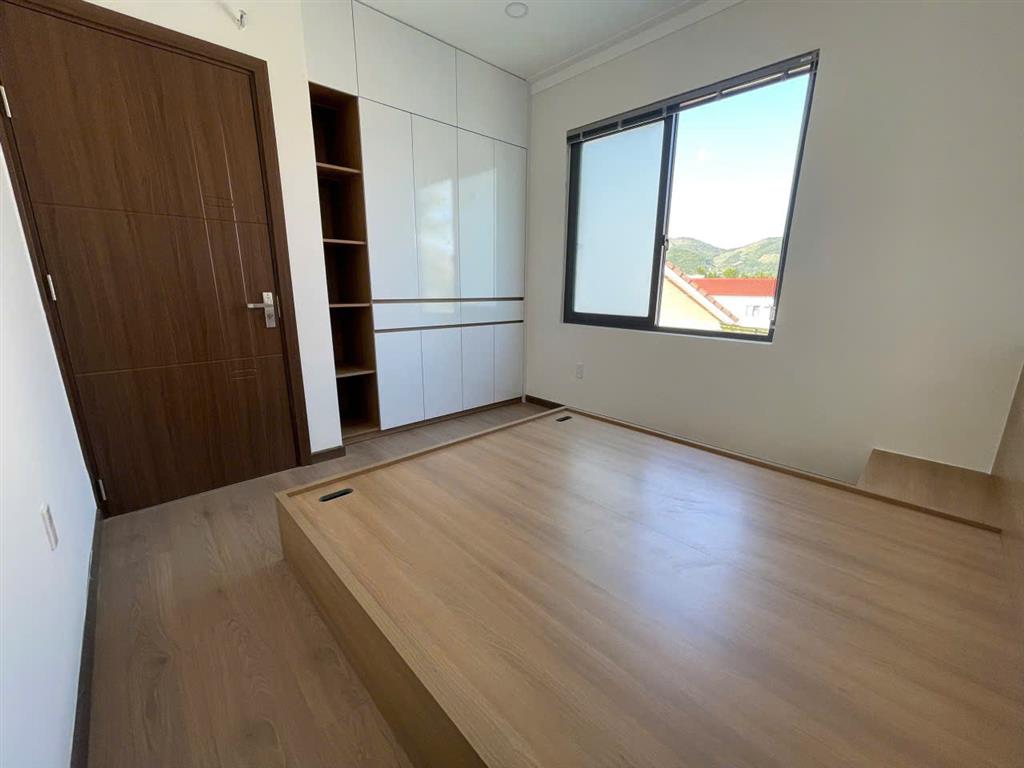 Bán Nhà Mới Tinh Có Sân Ô Tô Khu Bắc Nha Trang - Đường 6m (QH 10m) - Diện Tích 104m2 -