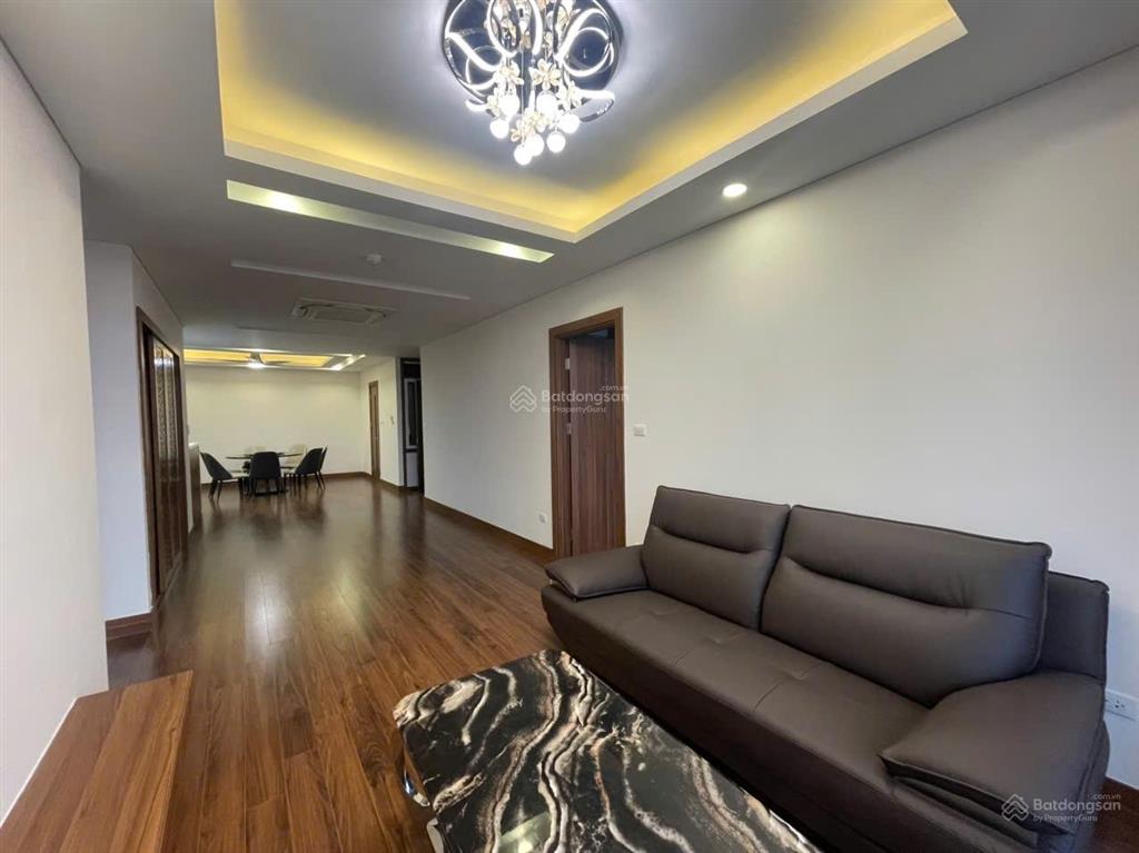 Cho thuê căn 4pn view công viên, tòa n01t1 ngoại giao đoàn, diện tích 133m, 4pn, 3wc. giá 18 triệu.