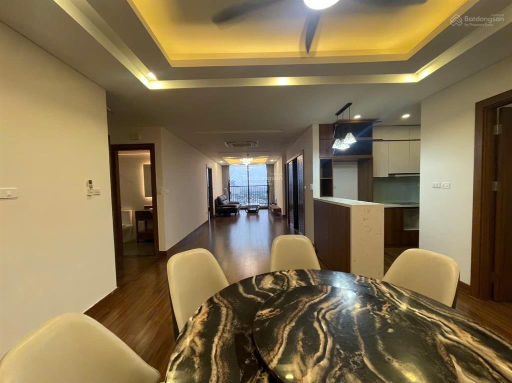 Cho thuê căn 4pn view công viên, tòa n01t1 ngoại giao đoàn, diện tích 133m, 4pn, 3wc. giá 18 triệu.