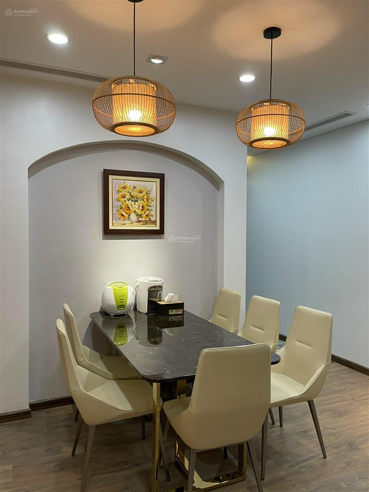 Chính chủ cần cho thuê căn góc 3pn, 2wc, 122m, toà cao cấp n01t4, full đồ đẹp, giá 16tr, 0393 755 ***