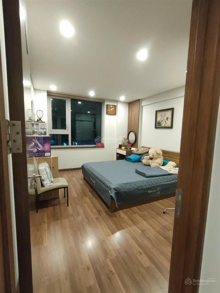 Chính chủ cần cho thuê căn góc 3pn, 2wc, 122m2, tòa víp n03t2, full đồ đẹp, giá 17 tr, 0393 755 ***