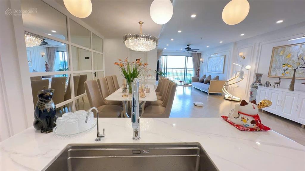 Cần cho thuê căn góc 3pn, 130m, toà n03t4 (có bể bơi), hướng nam, full đồ đẹp, khu ngoại giao đoàn.