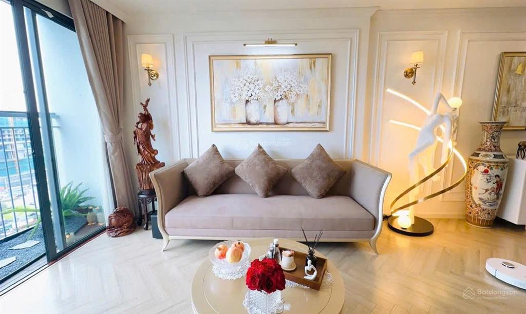 Cần cho thuê căn góc 3pn, 130m, toà n03t4 (có bể bơi), hướng nam, full đồ đẹp, khu ngoại giao đoàn.