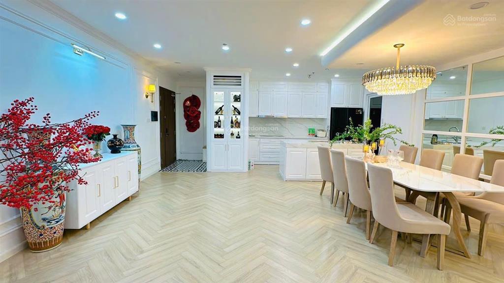 Cần cho thuê căn góc 3pn, 130m, toà n03t4 (có bể bơi), hướng nam, full đồ đẹp, khu ngoại giao đoàn.