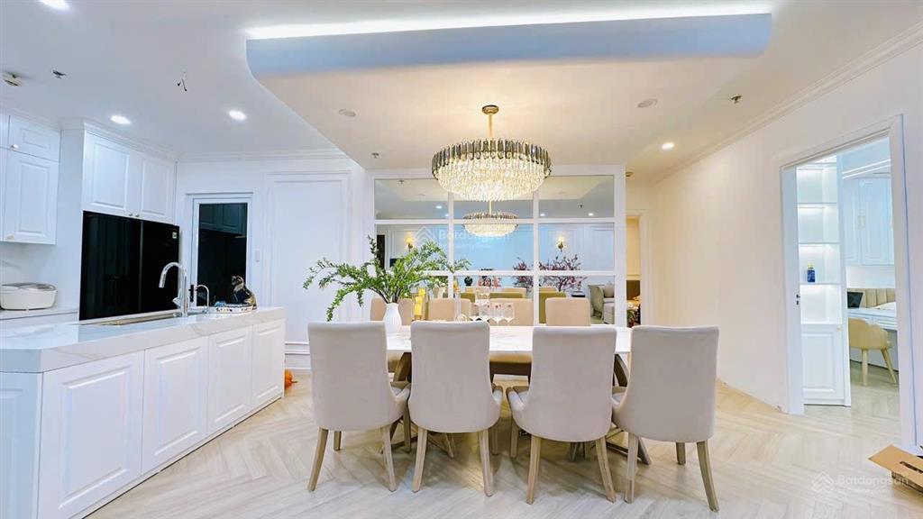 Cần cho thuê căn góc 3pn, 130m, toà n03t4 (có bể bơi), hướng nam, full đồ đẹp, khu ngoại giao đoàn.