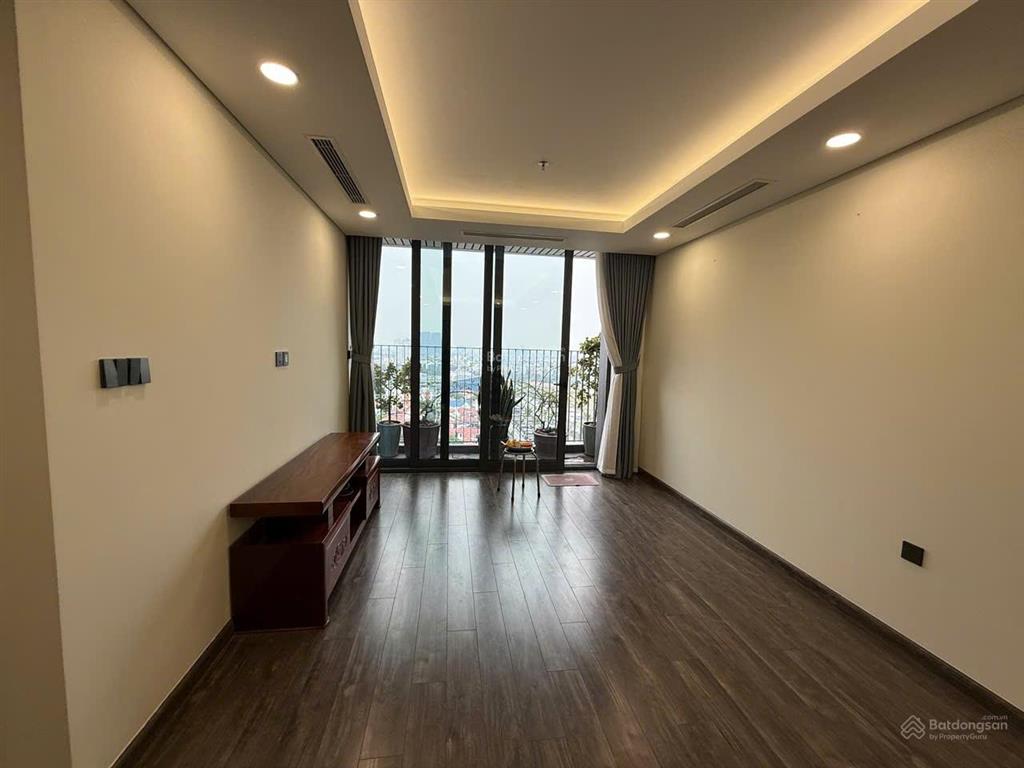 Cần cho thuê căn hoa hậu 3pn, 2wc, 105m, view hồ tây, toà n01t7 ngoại giao đoàn, giá 17 triệu.