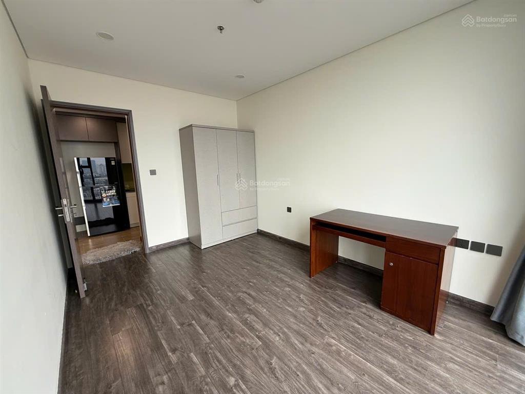 Cần cho thuê căn hoa hậu 3pn, 2wc, 105m, view hồ tây, toà n01t7 ngoại giao đoàn, giá 17 triệu.