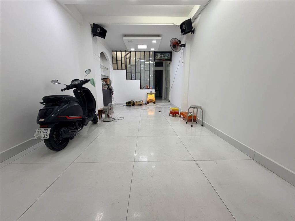 [L2479] Nhà 4 tầng hẻm xe hơi sát ĐH Văn Lang, 12.x tỷ