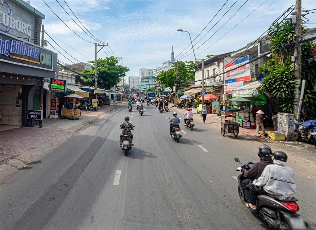 [L2575*] Mặt tiền Nguyễn Xí 5.1m kinh doanh đỉnh, sát Bến xe Miền Đông, giá 13.x tỷ!