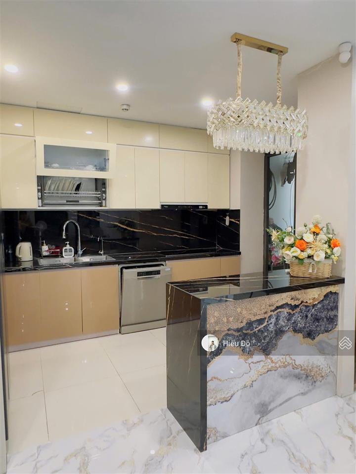 Cần tiền bán gấp siêu phẩm ban cơ yếu chính phủ lê văn lương 215m2 4 ngủ 3wc độc nhất. 0963 699 ***