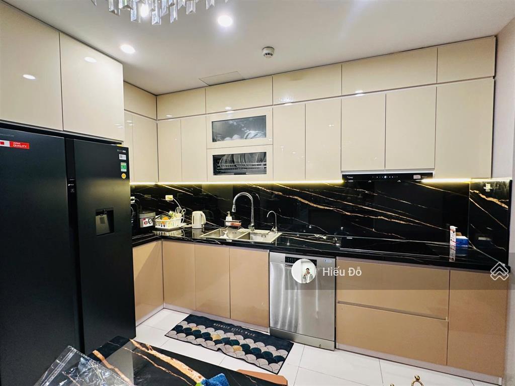 Cần tiền bán gấp siêu phẩm ban cơ yếu chính phủ lê văn lương 215m2 4 ngủ 3wc độc nhất. 0963 699 ***