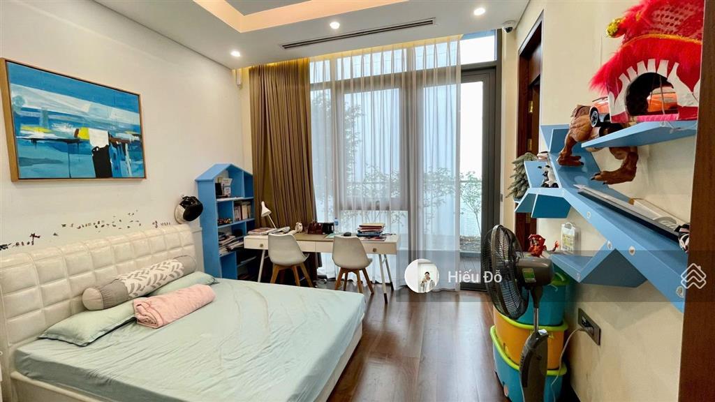Cho thuê penthouse một trong số ít 400m2 4n4w full đồ siêu cao cấp. ban công chạy quanh nhà