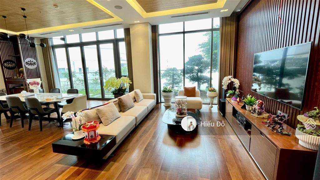 Cho thuê penthouse một trong số ít 400m2 4n4w full đồ siêu cao cấp. ban công chạy quanh nhà