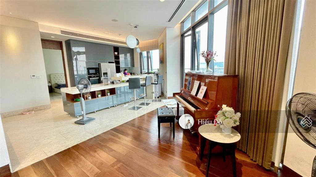 Cho thuê penthouse một trong số ít 400m2 4n4w full đồ siêu cao cấp. ban công chạy quanh nhà