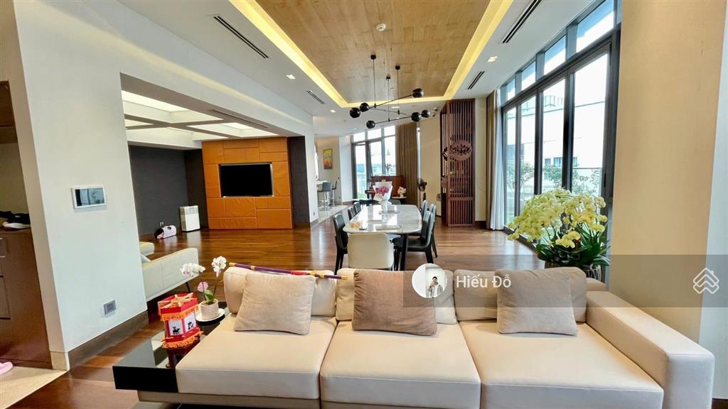 Cho thuê penthouse một trong số ít 400m2 4n4w full đồ siêu cao cấp. ban công chạy quanh nhà