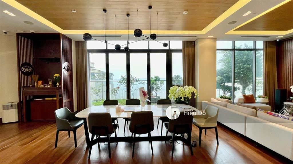 Cho thuê penthouse một trong số ít 400m2 4n4w full đồ siêu cao cấp. ban công chạy quanh nhà