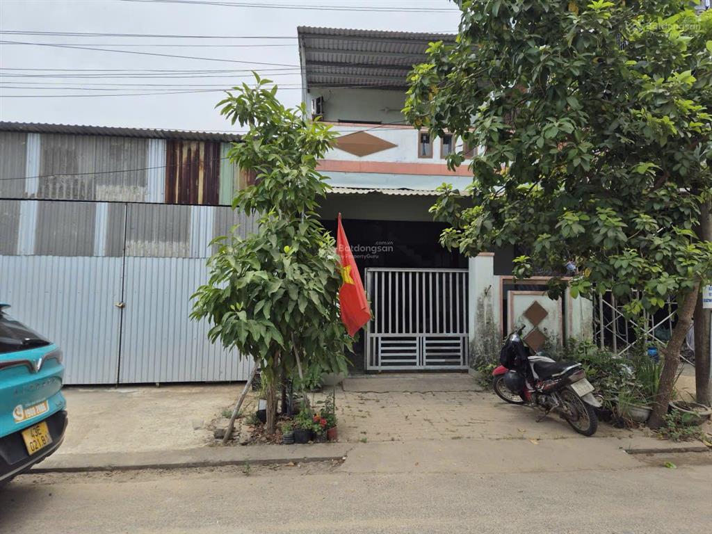 Cho thuê nhà nguyên căn nhà đúc 1 tấm, dt đất 150m2, mặt tiền 5,5m giá cho thuê 7,5 triệu/tháng