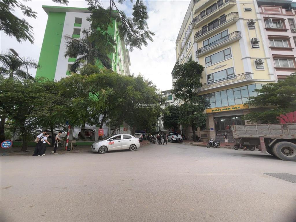 Bán nhà đối diện ga metro số 6 và 8, 2 mặt tiền (18m) +1 hầm full đất