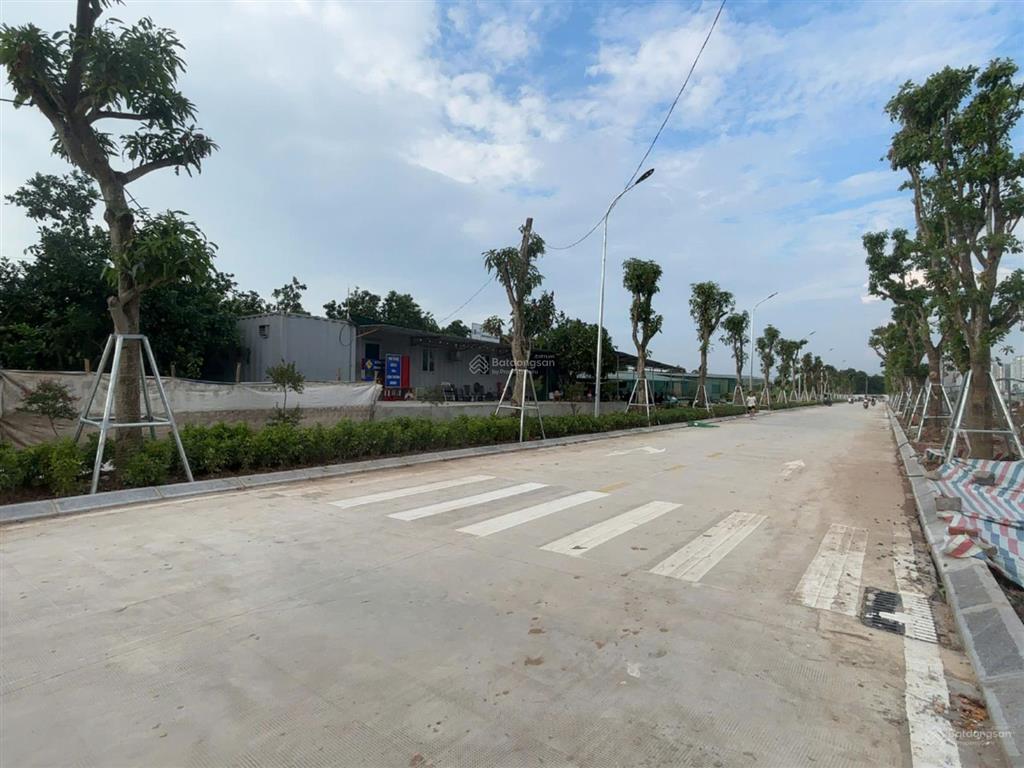 Bán nhà đối diện ga metro số 6 và 8, 2 mặt tiền (18m) +1 hầm full đất