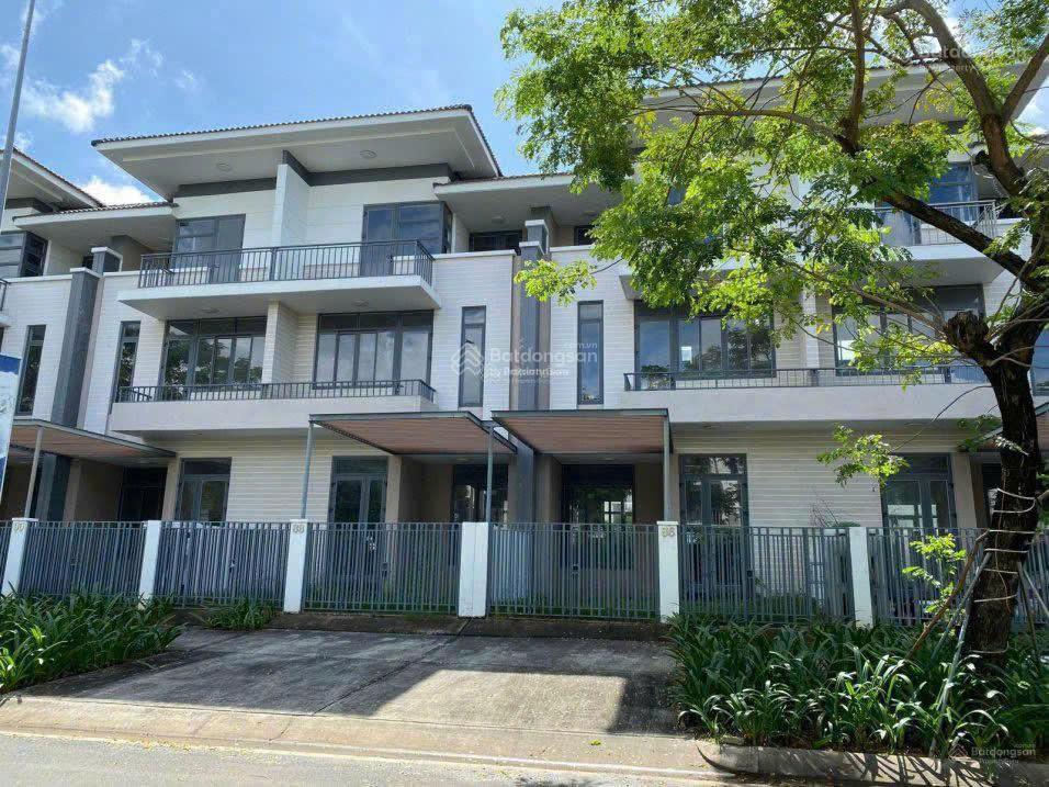 Gia đình cần tiền bán gấp nhà lavila kiến á nhà bè dt 5.5x17.6m (96.8m2) giá 11 tỷ đã bao gồm thuế