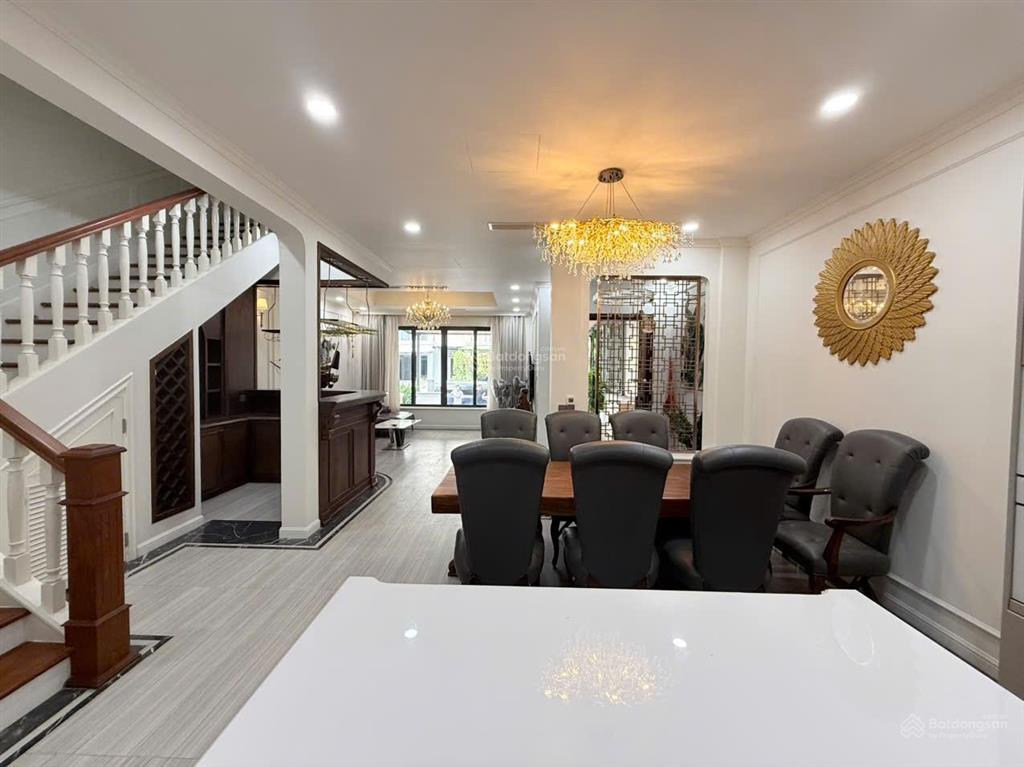 Gia đình cần tiền bán gấp nhà lavila kiến á nhà bè dt 5.5x17.6m (96.8m2) giá 11 tỷ đã bao gồm thuế