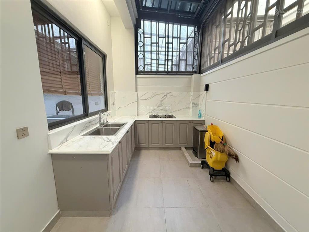 Gia đình cần tiền bán gấp nhà lavila kiến á nhà bè dt 5.5x17.6m (96.8m2) giá 11 tỷ đã bao gồm thuế