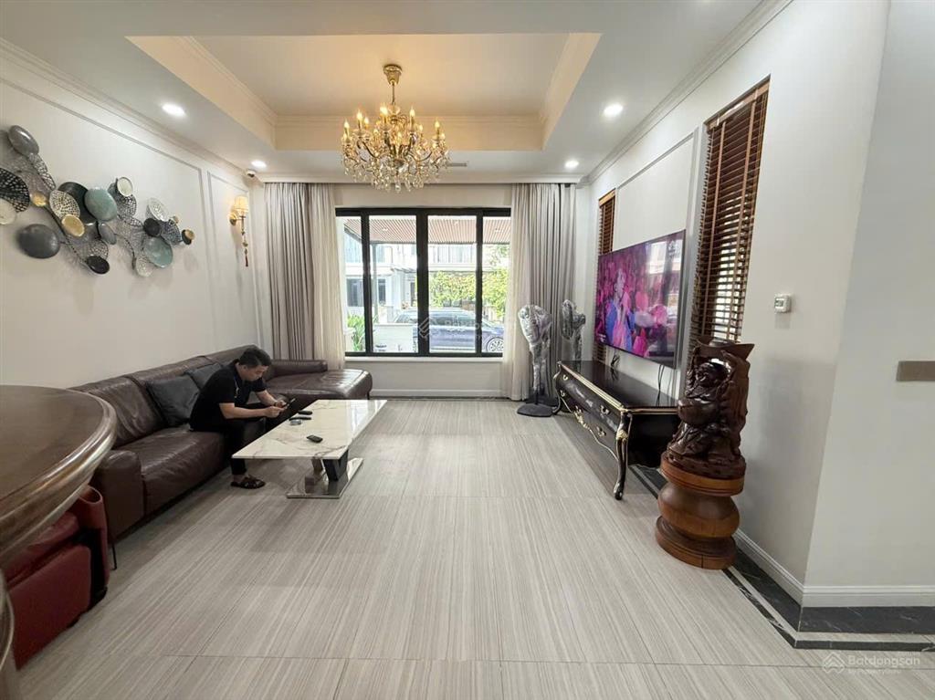 Gia đình cần tiền bán gấp nhà lavila kiến á nhà bè dt 5.5x17.6m (96.8m2) giá 11 tỷ đã bao gồm thuế