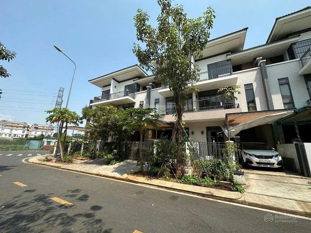 Cần bán gấp nhà kdc lavila kiến á nhà bè giá 11.2 tỷ dt 5.5x17.6m.  tôi 0933 906 ***
