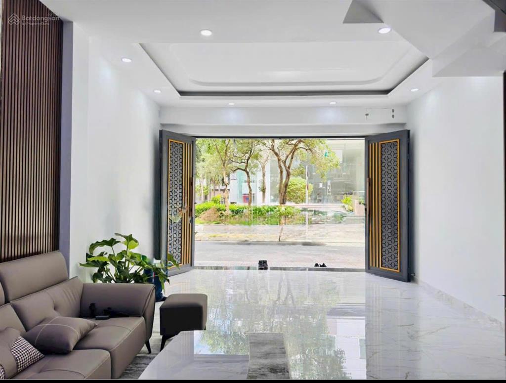 Chính chủ cần bán gấp căn nhà phố khu tđc phú mỹ dt 5x18m 90m2 nội thât hoàn thiện giá 13 tỷ