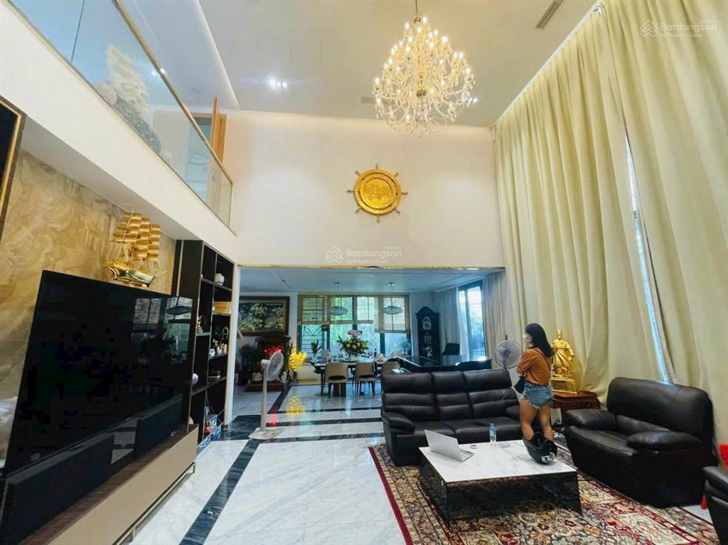 Bán gấp siêu phẩm biệt thự đơn lập ven sông dt 14x20m 272m2 full nt  hồ bơi giá chỉ 37 tỷ
