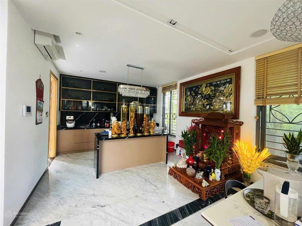 Bán gấp siêu phẩm biệt thự đơn lập ven sông dt 14x20m 272m2 full nt  hồ bơi giá chỉ 37 tỷ