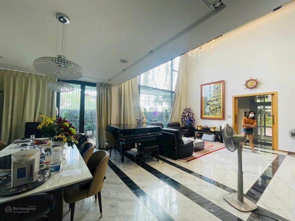 Bán gấp siêu phẩm biệt thự đơn lập ven sông dt 14x20m 272m2 full nt  hồ bơi giá chỉ 37 tỷ