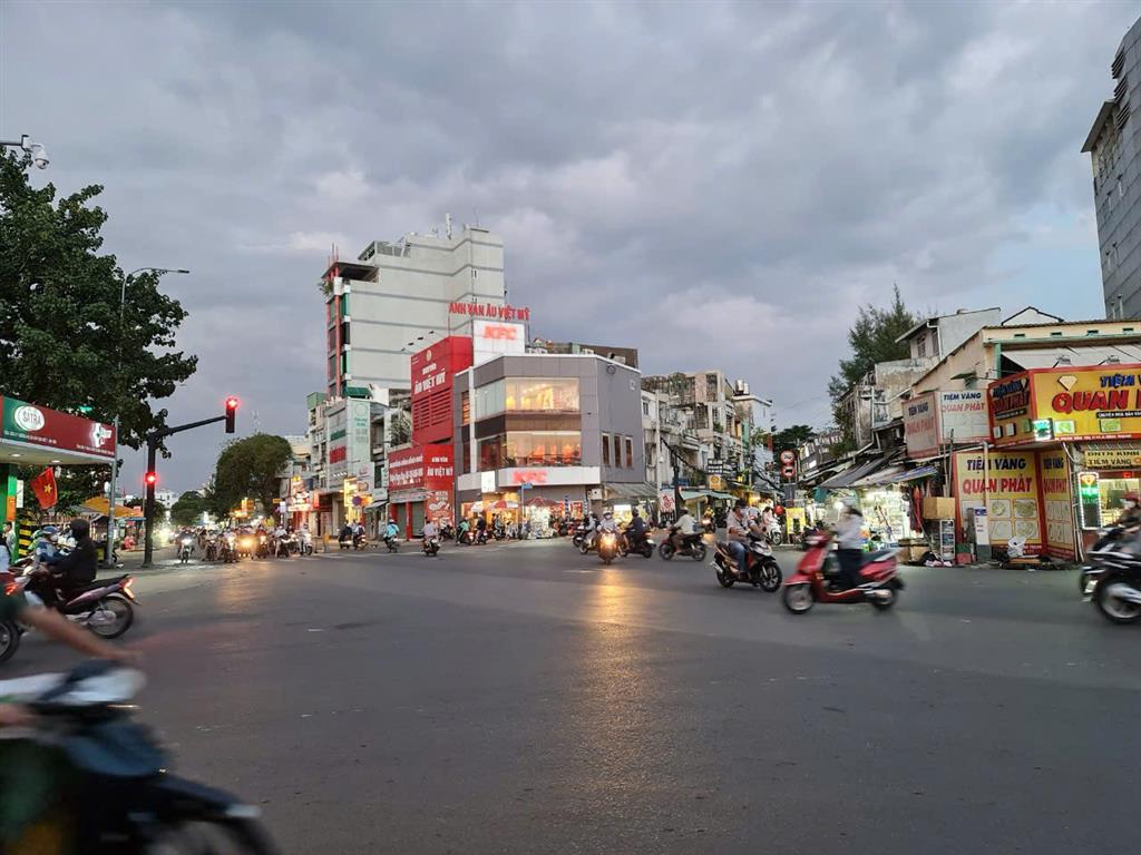 Bán nhà góc 2 mt nơ trang long! ngang 26 m. kv xây dựng 1 hầm 7 tầng
