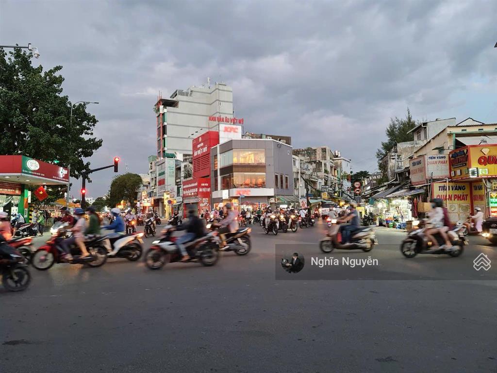 Bán nhà góc 2 mt nơ trang long! ngang 26 m. kv xây dựng 1 hầm 7 tầng