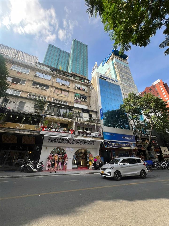 Hàng hiệu dưới chân bitexco! bán nhà ngô đức kế  hồ tùng mậu 4,5x35m 3 tầng cho thuê 235tr/tháng