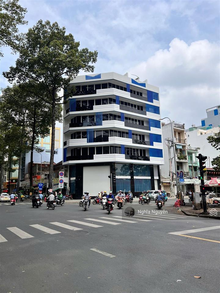 Hàng hiếm! duy nhất góc 2 mt ngay hai bà trưng  quận 1 (ngang 12m  xd 7 tầng  hđt 200tr)
